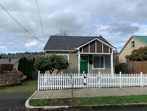 Building Photo - Updated Two-Story Bungalow Near Willamette...