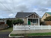 Building Photo - Updated Two-Story Bungalow Near Willamette...