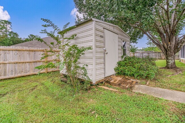 Building Photo - Beautiful property in highly desirable Lilian Woods Subdivision!