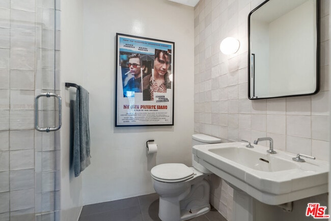 Building Photo - 1275 N Harper Ave