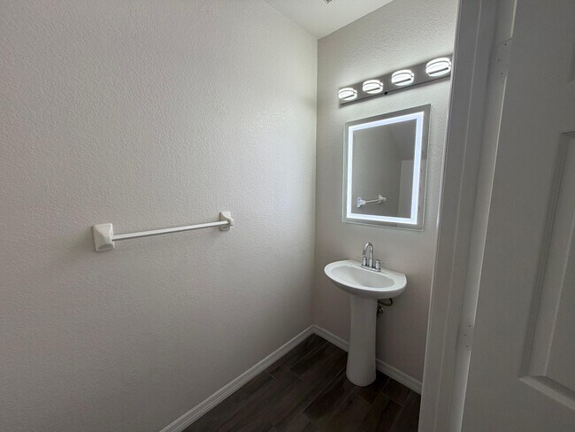 Building Photo - 2003 Claudia Ln