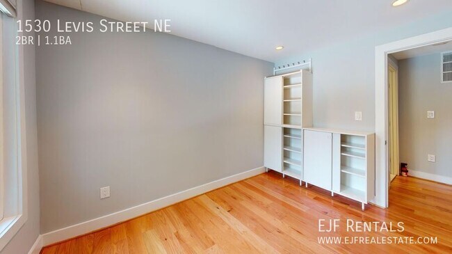Building Photo - 1530 Levis St NE