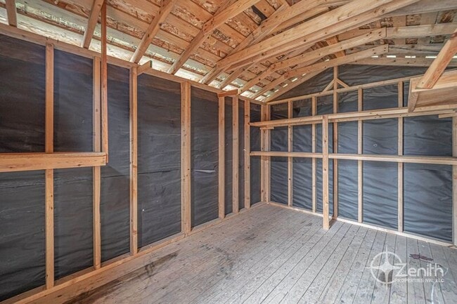 Building Photo - 2541 SW 6th Ave