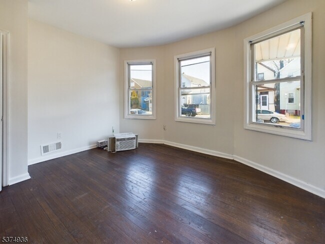 Building Photo - 255 S 19th St