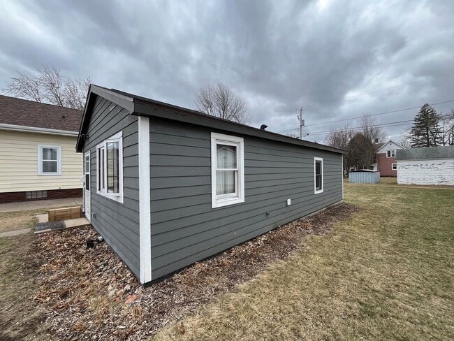 Building Photo - 2 bed 1 bath Single Family Home in Wausau