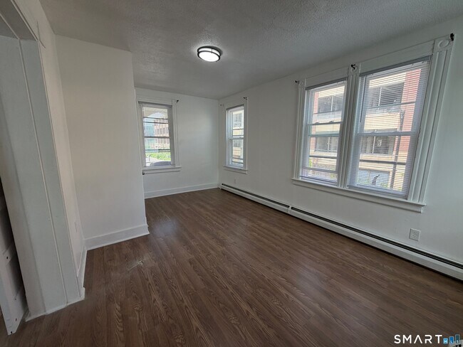 Building Photo - 128 Bartholomew Ave