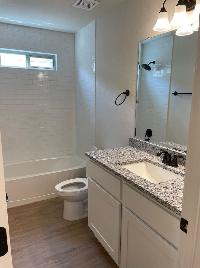 Building Photo - 10218 Lynwood Vlg