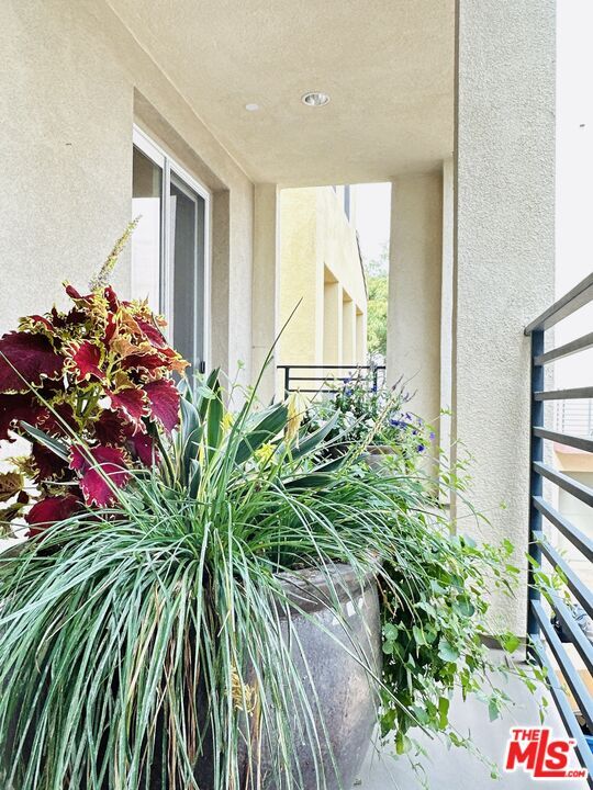 Building Photo - 6581 S Seabluff Dr