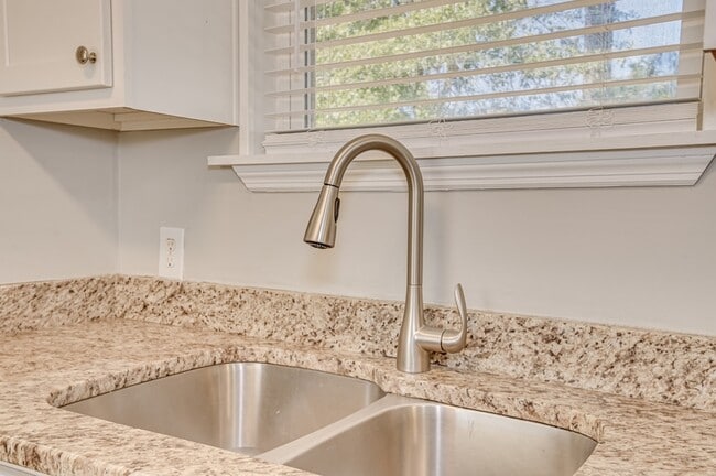 Building Photo - 3423 Cannongate Dr