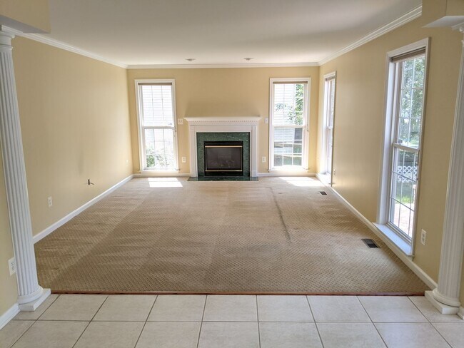 Building Photo - 403 McClellan Dr