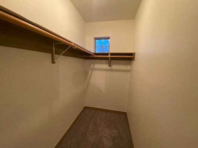 Building Photo - 9813 Sandhill Dr