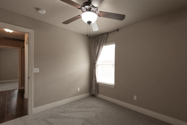 Building Photo - 2124 Newbrook Dr