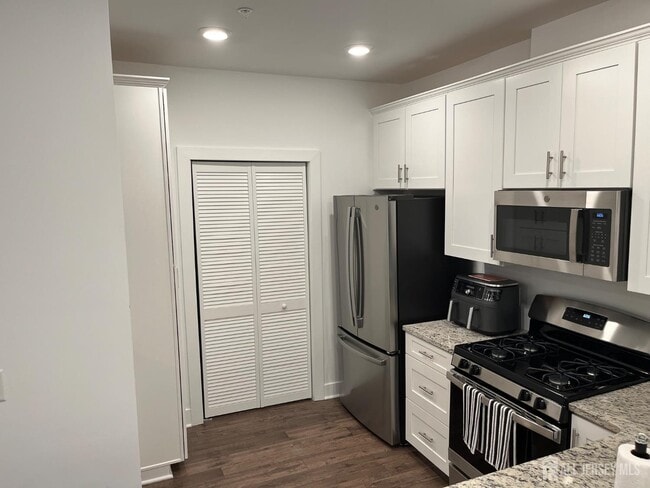 Building Photo - 826 Stiller Ln