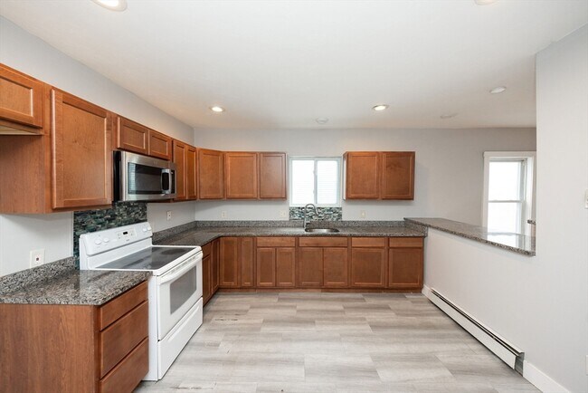 Building Photo - 10 Alpine St