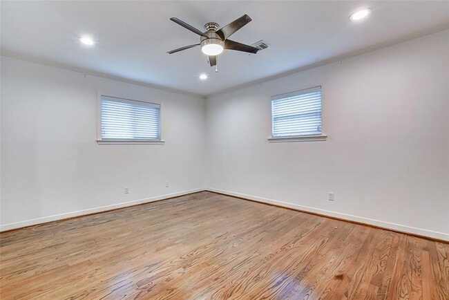 Building Photo - Very attractive home on large corner lot.