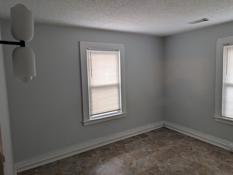 Building Photo - 91-93 Larrabee St