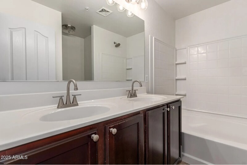 Building Photo - 1255 S Rialto