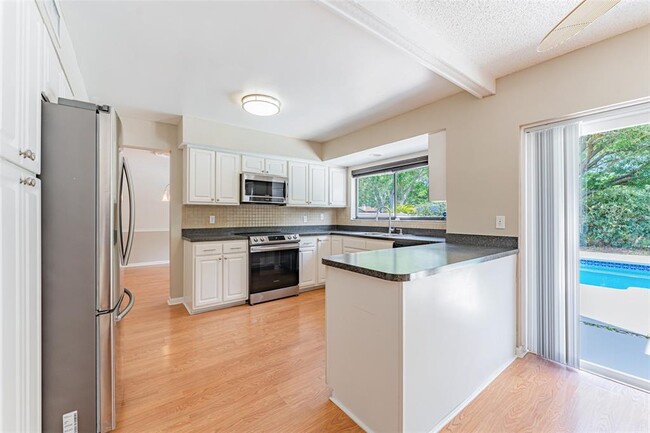 Building Photo - 16203 Fantasia Dr