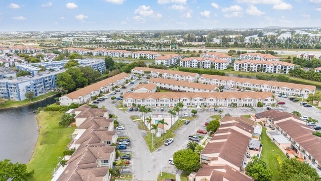 Building Photo - 9187 Fontainebleau Blvd