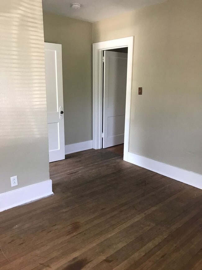 Building Photo - STUDENTS WELCOME! 2 Bed / 1 Bath Home - Walking Distance to CSU