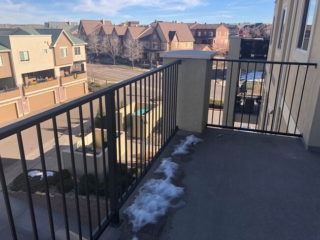 Building Photo - Stunning Clocktower Penthouse Condo with mountain views!