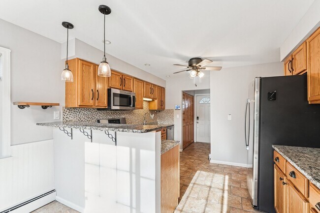 Building Photo - 145 Pleasant Valley Way