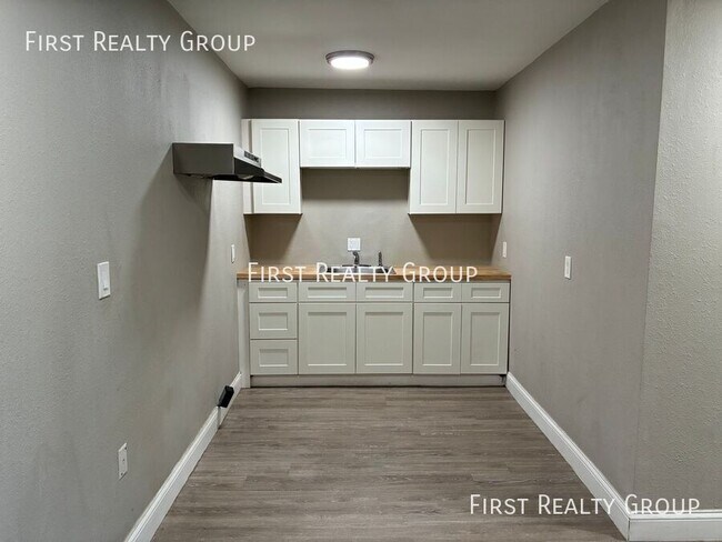 Building Photo - 5610 N Main St