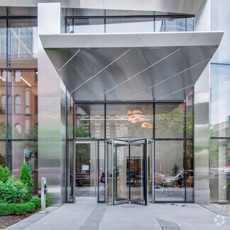 Building Photo - Downtown living at its finest!
