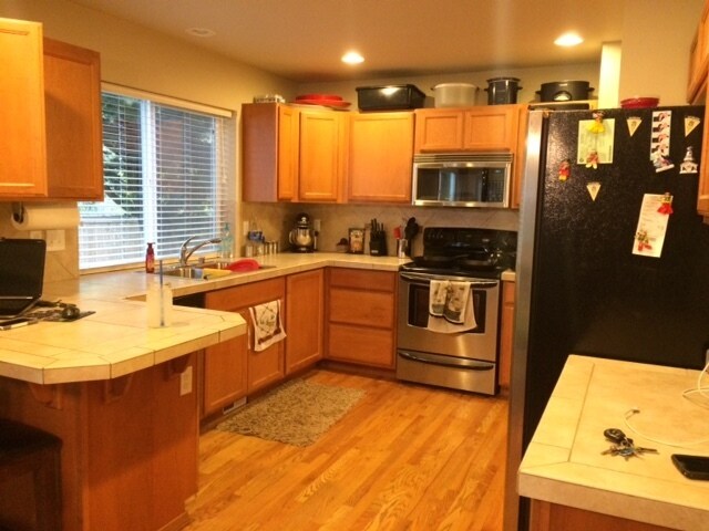 Building Photo - Crystal Heights Area of Puyallup-Fresh Pai...