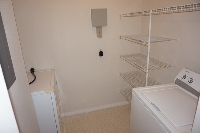 Building Photo - Spacious 2/2 in Prestigious Visconti at Maitland