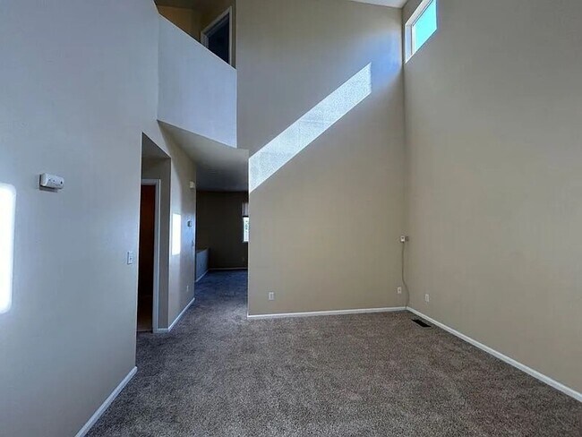 Building Photo - 4 Bedroom 3 Bath Single Family Home -D20 Schools