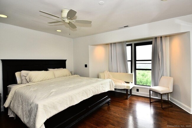 Building Photo - 178 Flax Hill Rd