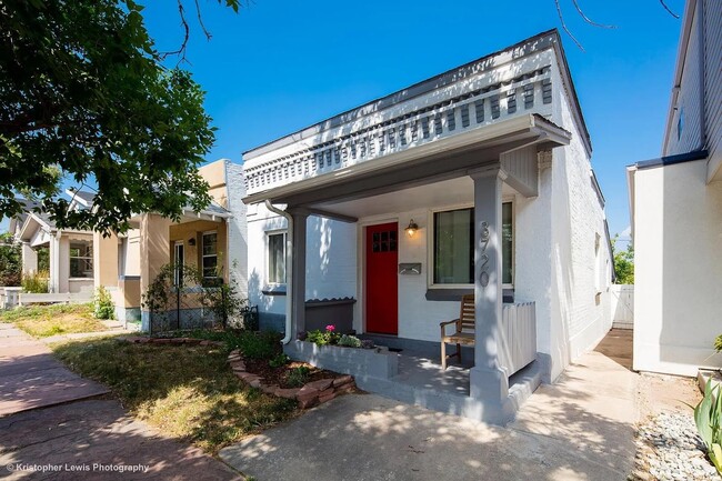 Building Photo - Historic Highlands Gem: Modern Comforts in a Sought-After Neighborhood!