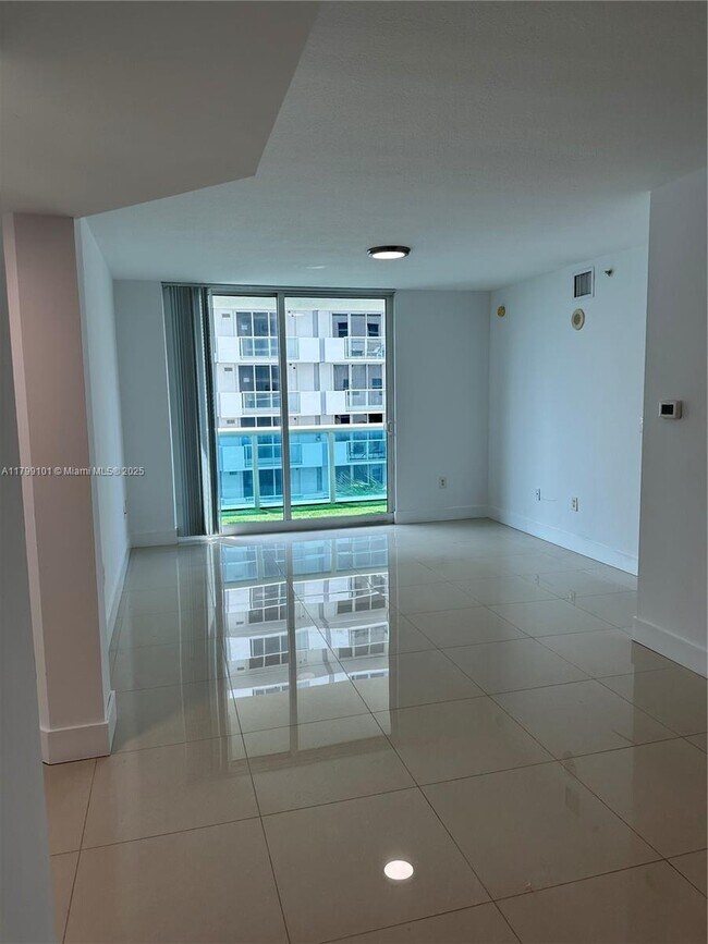 Building Photo - 9201 Collins Ave