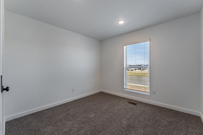 Building Photo - Newer 3BR Centerton Gem: Modern Living with Lawn Care Included!