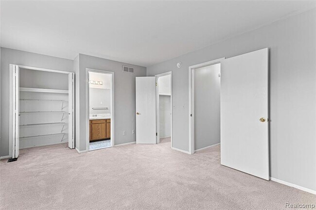 Building Photo - 3374 Burbank Dr