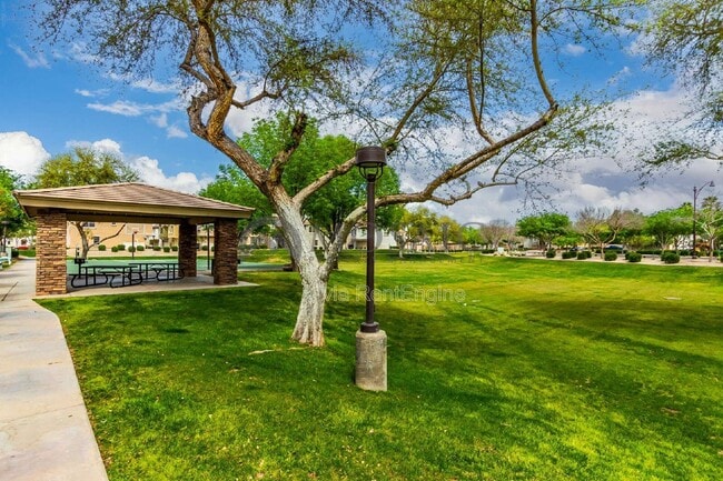 Building Photo - 1384 S Sabino Dr