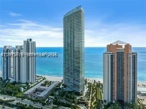 Building Photo - 18975 Collins Ave