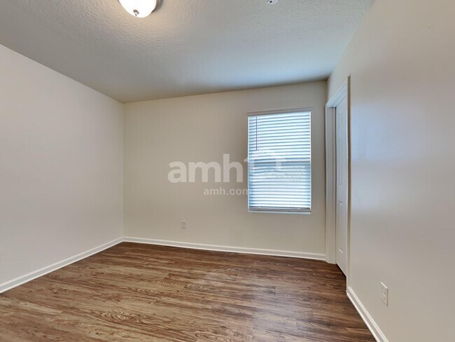 Building Photo - 120 E Jayce Way