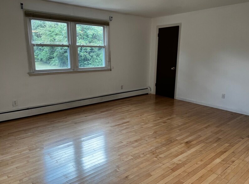 Building Photo - 63 Deming Rd