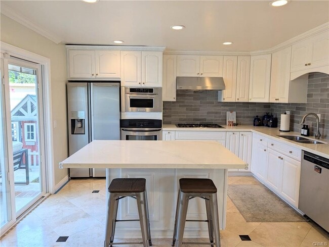 Building Photo - 3527 Cricklewood St