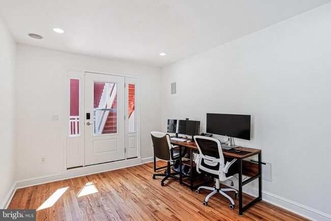 Building Photo - 427 S Eden St