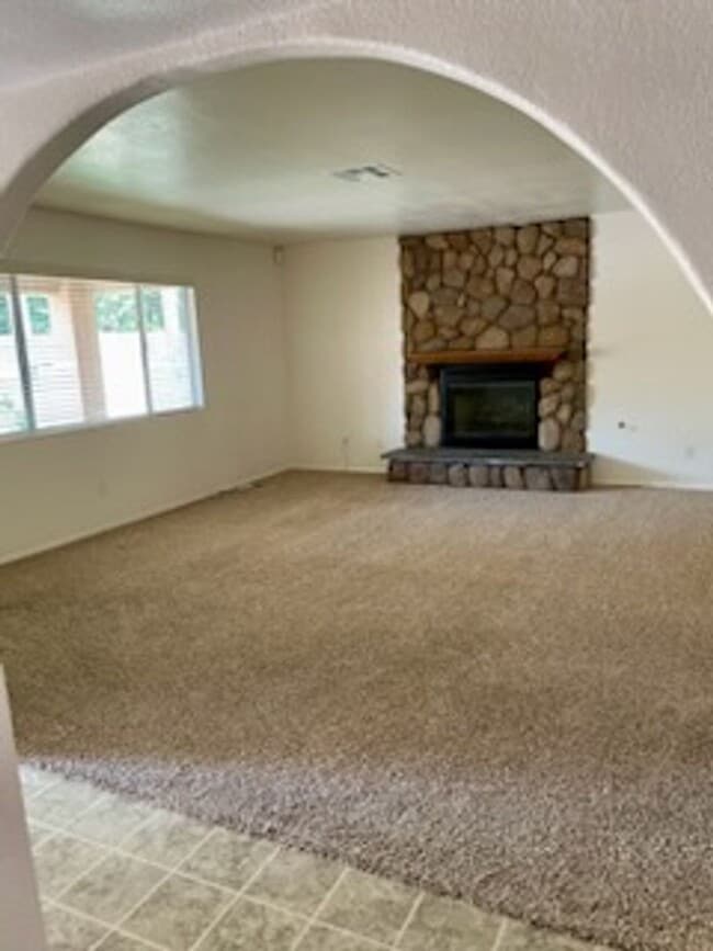 Building Photo - 3 Bedroom, 2 Bath Remodeled House in Hemet...