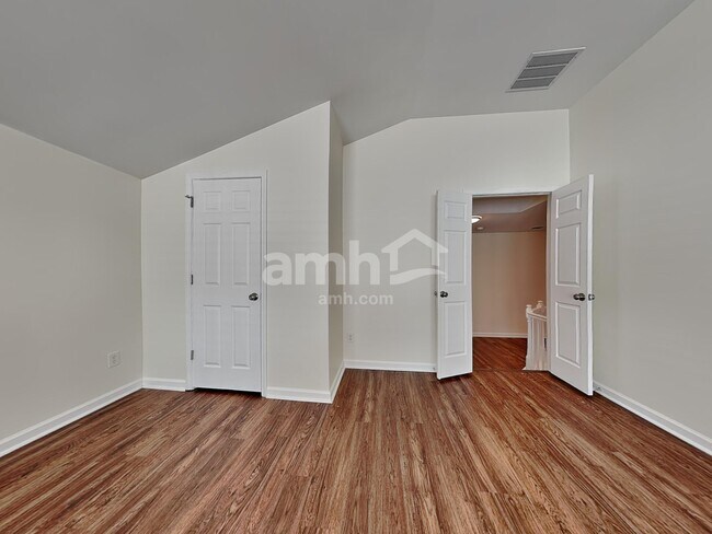 Building Photo - 1152 Balvaird Dr SE