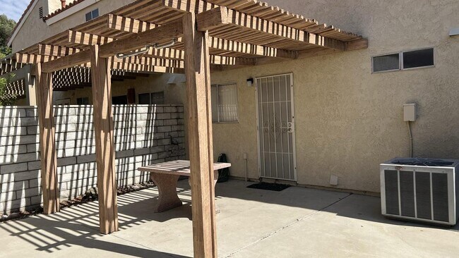 Building Photo - 406 Tava Ln
