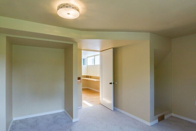 Building Photo - 3Bd/2Ba Seattle Home