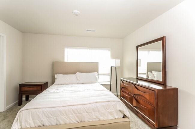 Building Photo - 314 High Grv Wy