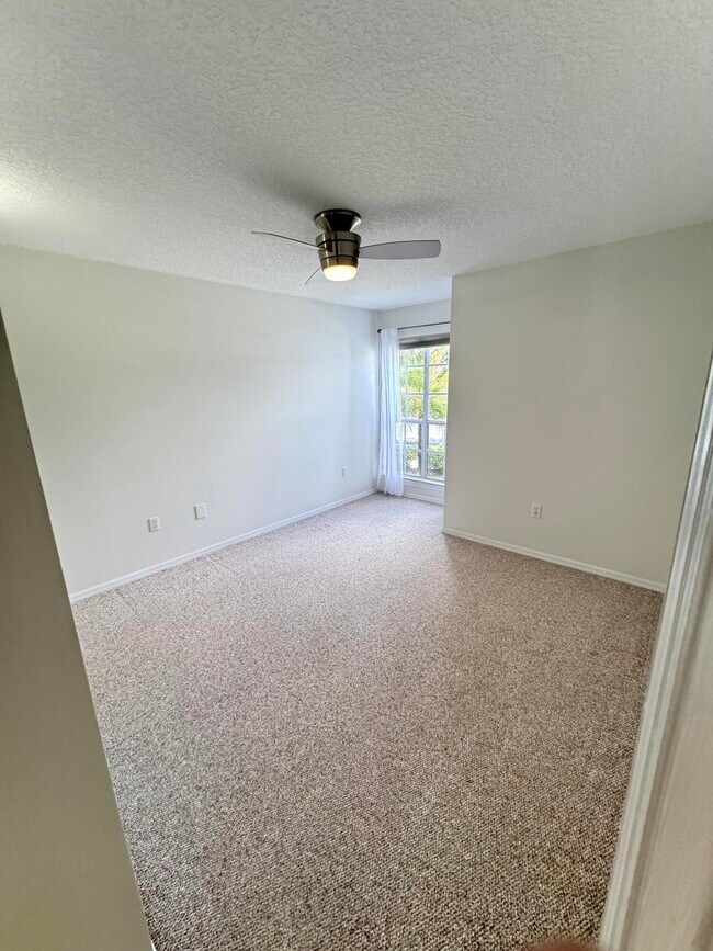 Building Photo - 7020 US-1