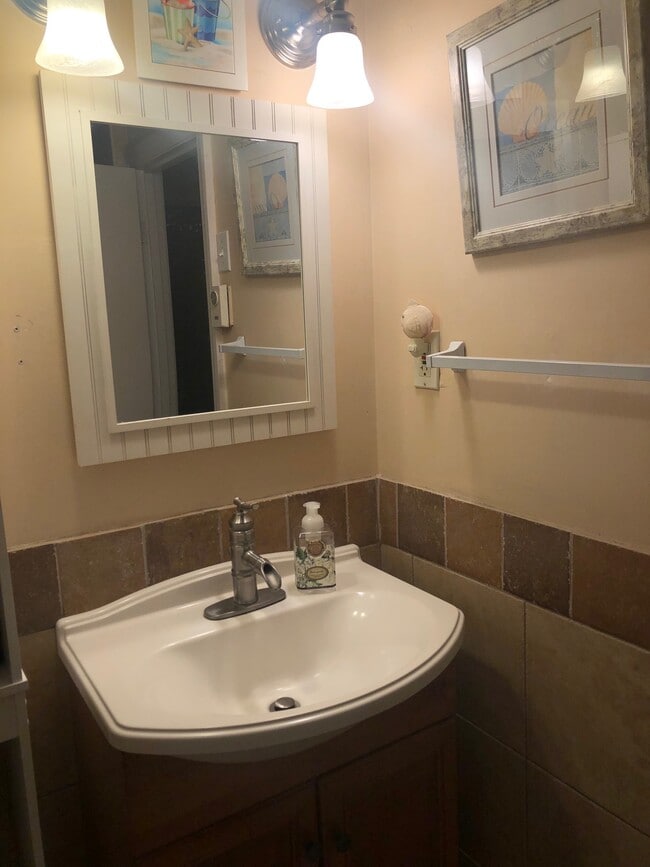 Building Photo - 11 W View Ln