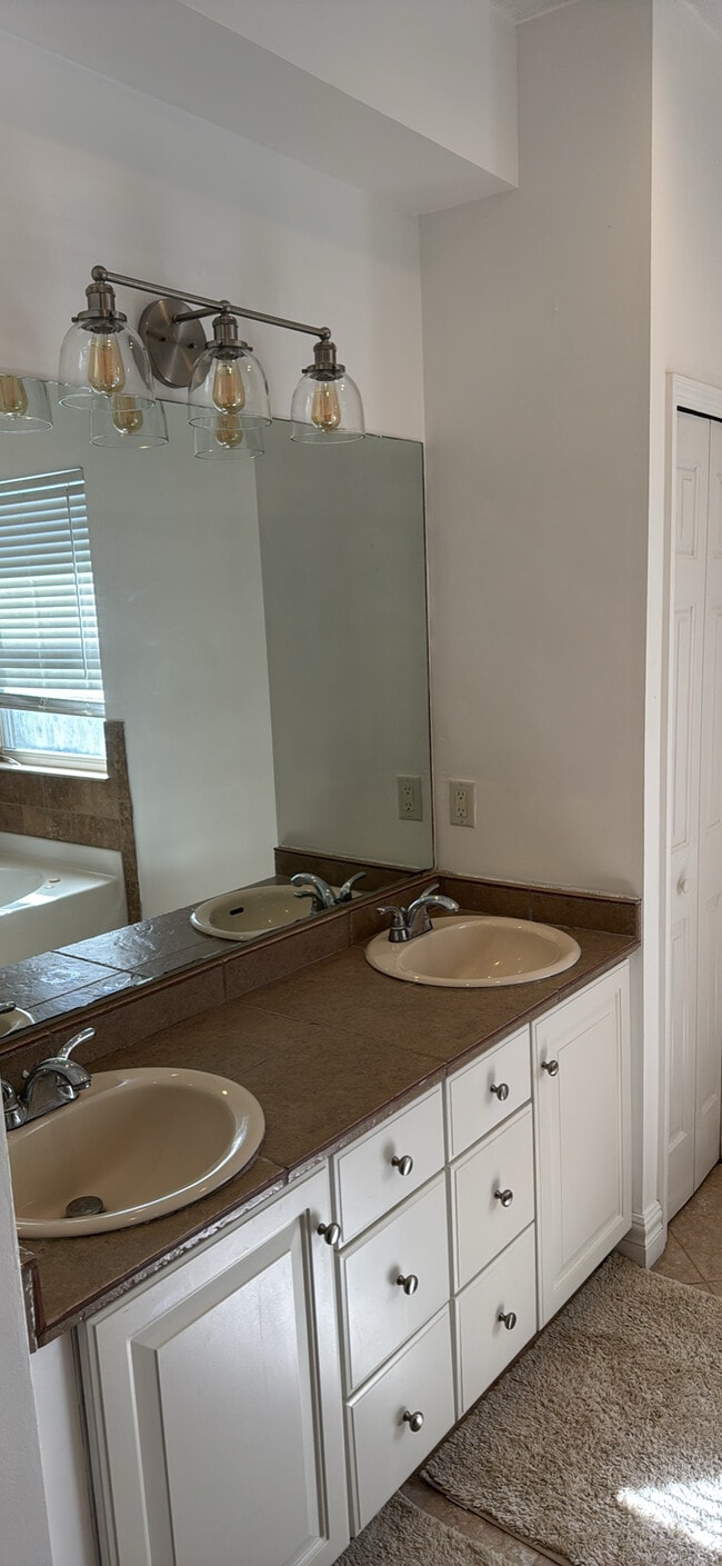 Building Photo - 19333 Sandy Springs Cir